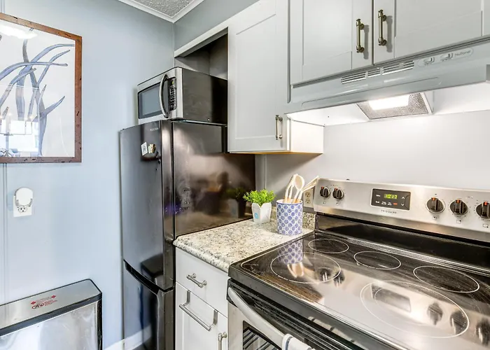 Holiday home 1 Mi To Jolly Roger! Poolside Family Retreat