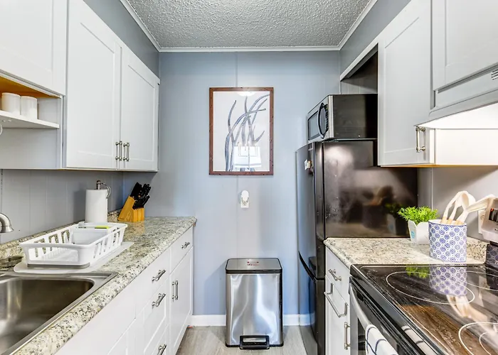 Holiday home 1 Mi To Jolly Roger! Poolside Family Retreat