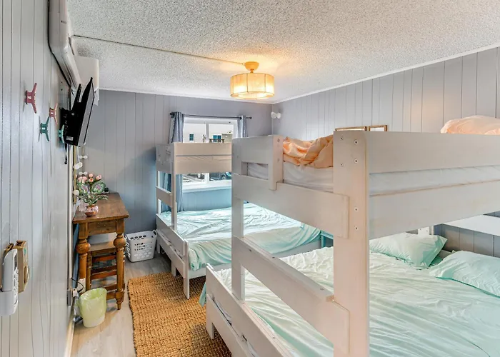 Holiday home 1 Mi To Jolly Roger! Poolside Family Retreat *