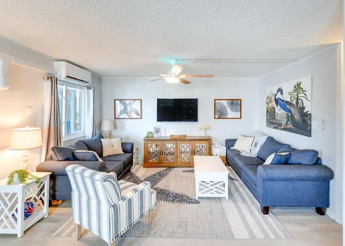 Holiday home 1 Mi To Jolly Roger! Poolside Family Retreat